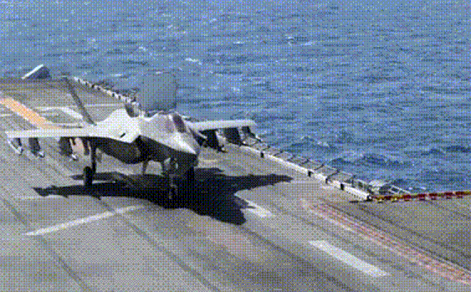 Tiêm kích F-35B cất cánh từ tàu sân bay hạng nhẹ DDH-183 Izumo.