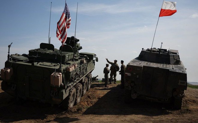Binh sỹ Mỹ và Ba Lan trong một cuộc diễn tập quân sự của NATO ở Orzysz, Ba Lan. Ảnh: Reuters