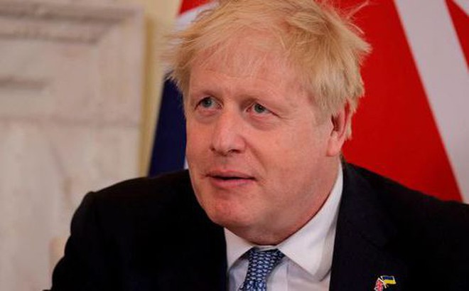 Ông Boris Johnson tiếp tục là Thủ tướng Anh sau khi nhận 211 phiếu ủng hộ và 148 phiếu chống trong cuộc bỏ phiếu bất tín nhiệm tại quốc hội. Ảnh: EPA-EFE