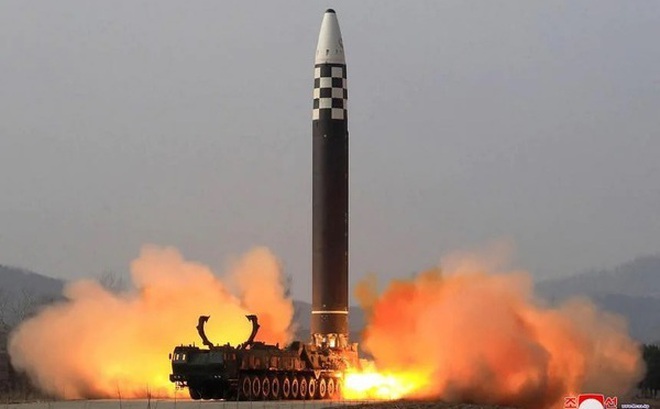 Mỗi vụ phóng ICBM có thể khiến Triều Tiên tiêu tốn 30 triệu USD. (Ảnh: KCNA)