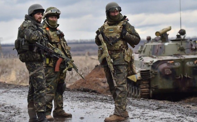 Binh sĩ Ukraine bên ngoài thành phố Debaltseve, tỉnh Donetsk, miền Đông Ukraine năm 2014. Ảnh: Getty.