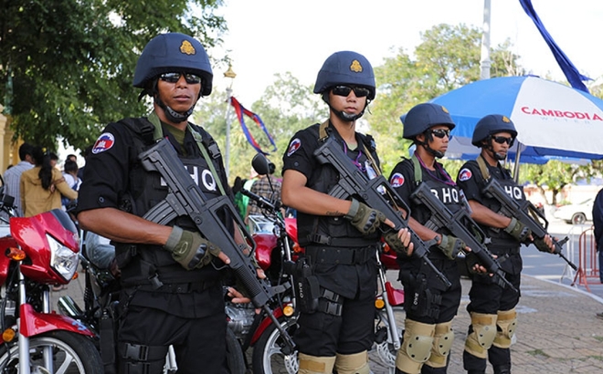 Lực lượng cảnh vệ Campuchia khi làm nhiệm vụ.