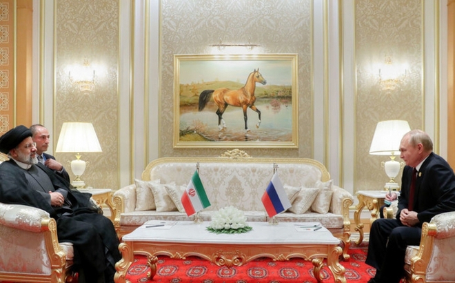 Tổng thống Iran Ebrahim Raisi và Tổng thống Nga Vladimir Putin tại Ashgabat, Turkmenistan, ngày 19/6/2022. Ảnh: Getty Images