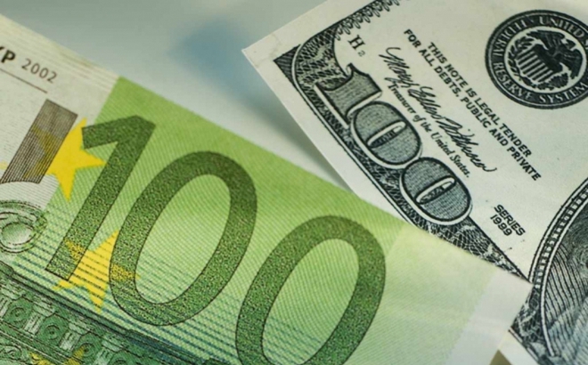 Đồng euro ngang giá đồng USD sau 20 năm.