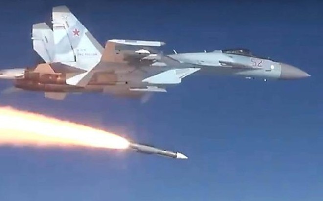 Tiêm kích Su-35S của Nga bắn hạ 3 máy bay chiến đấu của Ukraine tại Donetsk (Ảnh: Military Watch Magazine)