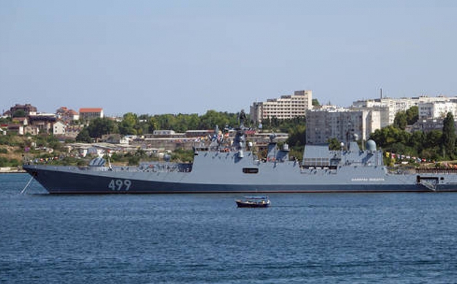 Tàu Đô đốc Makarov thuộc Hạm đội Biển Đen của Nga ở ngoài khơi Sevastopol. Ảnh:Getty Images