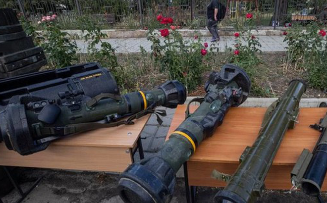 EU sẽ dùng khoản tiền 500 triệu euro để tiếp tục mua chung thiết bị và vật tư cho quân đội Ukraine. Ảnh: EPA-EFE