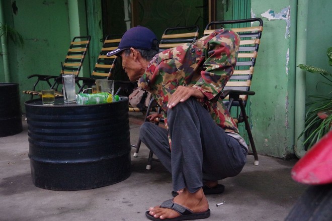 Người đàn ông bị liệt vẫn miệt mài làm shipper ở Sài Gòn: 'Tôi không muốn vừa tàn vừa phế' - Ảnh 1