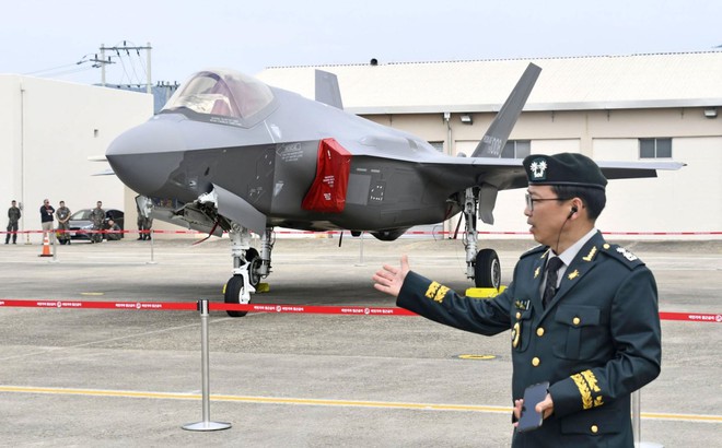 Một chiếc máy bay chiến đấu F-35A được giới thiệu với giới truyền thông vào tháng 9/2019 tại Daegu, Hàn Quốc. Ảnh: KYODO