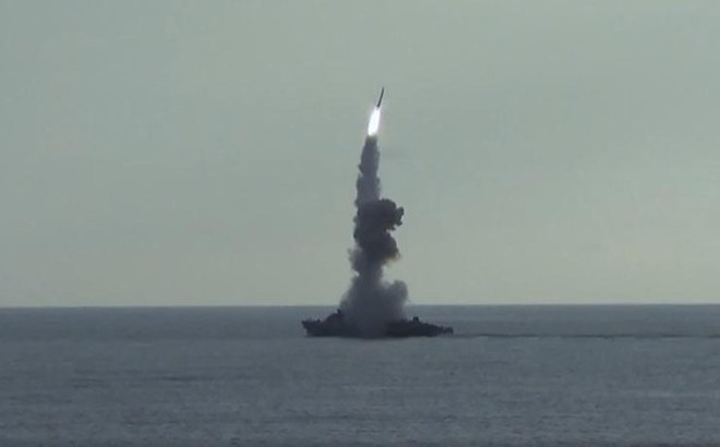 Hải quân Nga phóng tên lửa Kalibr trên Biển Đen. Ảnh Bộ quốc phòng Nga.