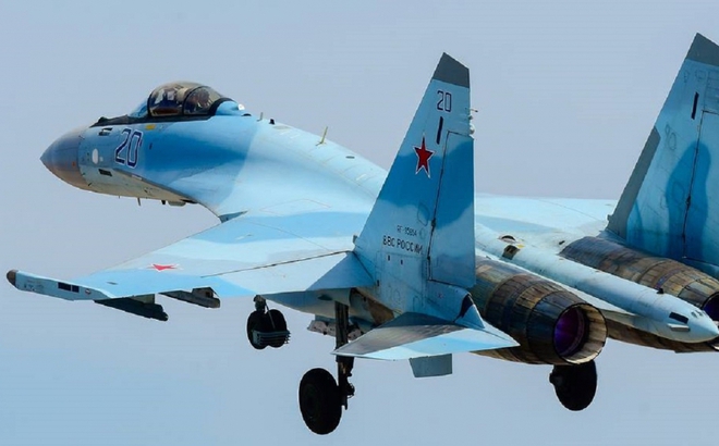 Máy bay Su-35 của Nga bay trên bầu trời Ukraine. Ảnh: TASS