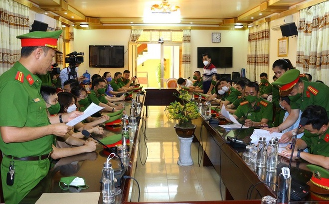Cơ quan Cảnh sát điều tra Công an tỉnh Nam Định thi hành các quyết định khởi tố, bắt giam 5 cán bộ tại CDC tỉnh Nam Định thời điểm cuối tháng 4/2022. Ảnh: Công an Nam Định
