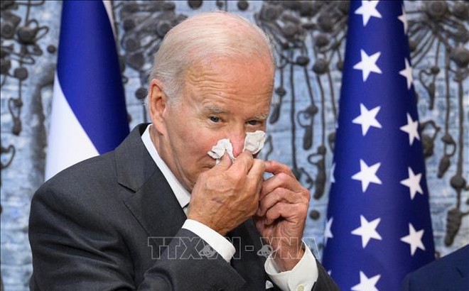 Tổng thống Mỹ Joe Biden có dấu hiệu bị sổ mũi trong chuyến thăm Israel ngày 14/7/2022. Ảnh tư liệu: AFP/TTXVN