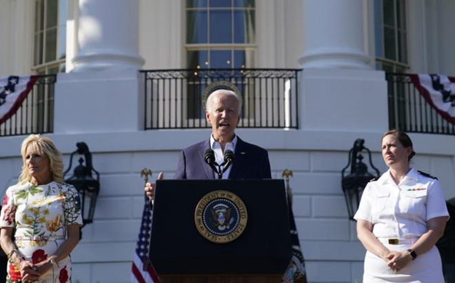 Tổng thống Joe Biden có bài phát biểu tại Nhà Trắng nhân dịp Quốc khánh Mỹ. Ảnh: AP