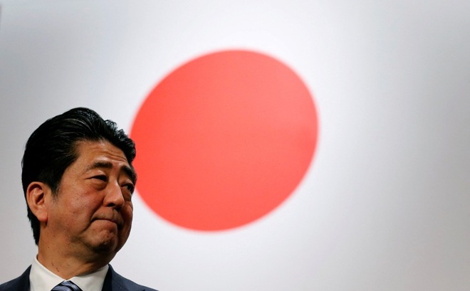 Cựu Thủ tướng Nhật Abe Shinzo được đưa đi cấp cứu bằng trực thăng