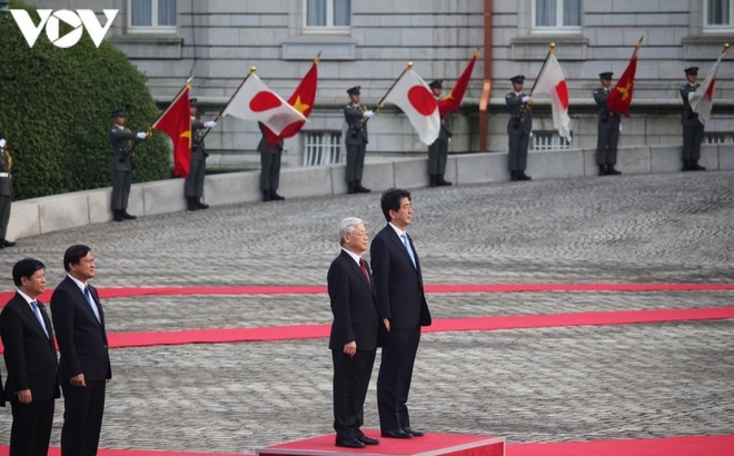 Thủ tướng Abe trong Lễ đón Tổng Bí thư Nguyễn Phú Trọng thăm Nhật Bản tháng 9/2015. (Ảnh: Bùi Hùng)