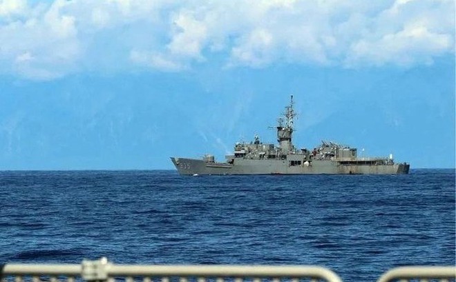 Tàu hải quân Trung Quốc ngày 5/8 đang theo dõi một tàu quân sự Đài Loan

Ảnh: Chiến khu Đông bộ/Reuters
