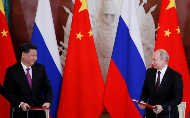 Chủ tịch Trung Quốc Tập Cận Bình và Tổng thống Nga Vladimir Putin ký biên bản ghi nhớ ở Moscow, Nga. Ảnh: Reuters