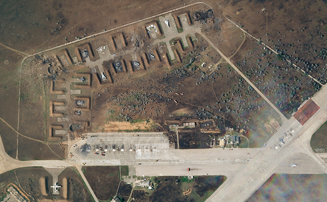 Ảnh vệ tinh chụp các máy bay của Nga ở căn cứ trên bán đảo Crimea sau vụ nổ