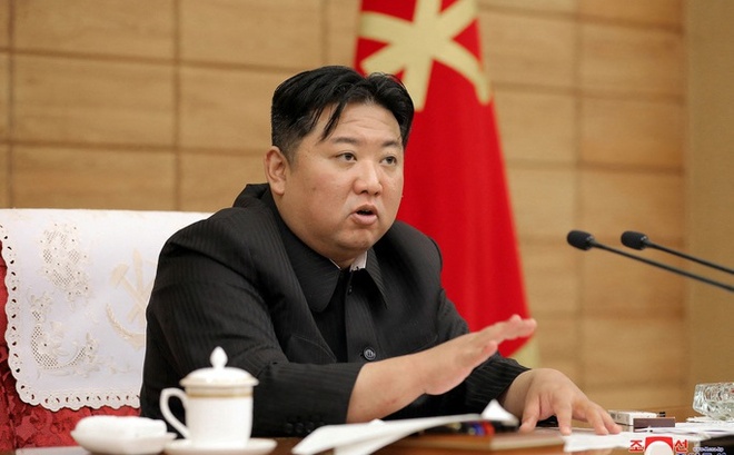 Lãnh đạo Kim Jong-un tuyên bố chiến thắng đại dịch. Ảnh: Reuters