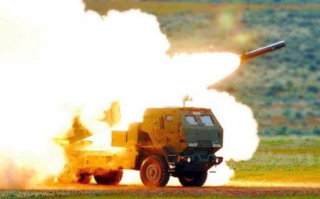 Hệ thống HIMARS khai hoả. Ảnh: Lockheed Martin.