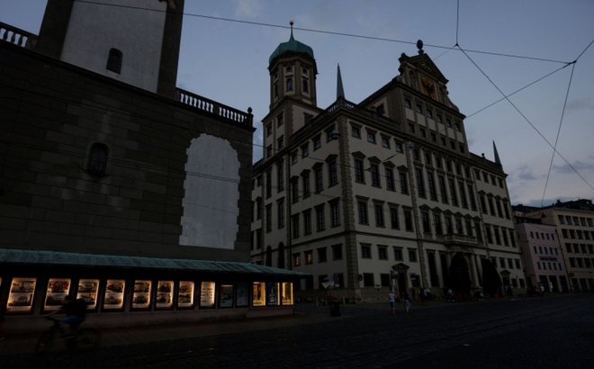 Chính quyền Đức sẽ tắt đèn chiếu sáng của các tòa nhà, tượng đài, biển quảng cáo và những thứ tương tự vào ban đêm để tiết kiệm điện. Ảnh: Reuters