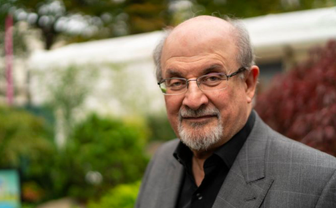 Tiểu thuyết gia Salman Rushdie