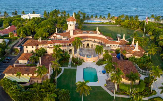 Toàn cảnh khu nghỉ dưỡng Mar-a-Lago bên bờ biển Palm Beach ở Florida. (Ảnh: CNN)