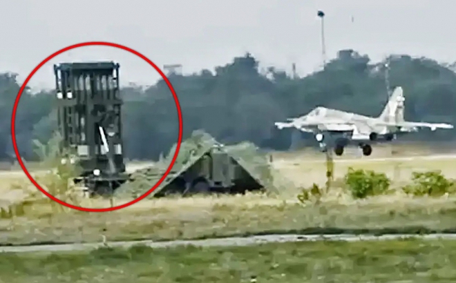 Ảnh trích xuất từ video của Bộ Quốc phòng Nga cho thấy bệ phóng 50P6 cùng với hệ thống phòng không S-350.