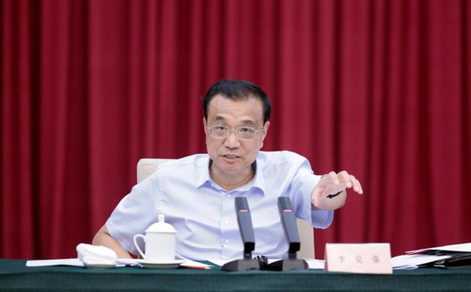 Thủ tướng Trung Quốc Lý Khắc Cường chủ trì hội nghị chuyên đề về tình hình kinh tế tại thành phố Thâm Quyến, tỉnh Quảng Đông, Trung Quốc hôm 16-8 - Ảnh: TÂN HOA XÃ