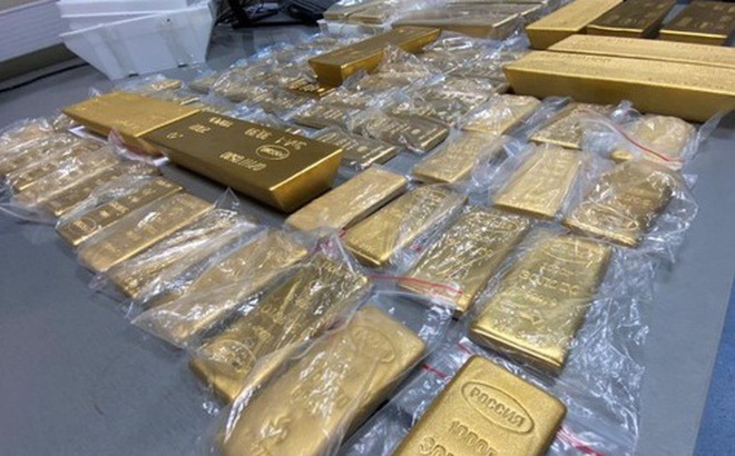 Tổng cộng 71 thỏi vàng được tìm thấy trong vụ buôn lậu qua sân bay ở Matxcơva - Ảnh: FTS