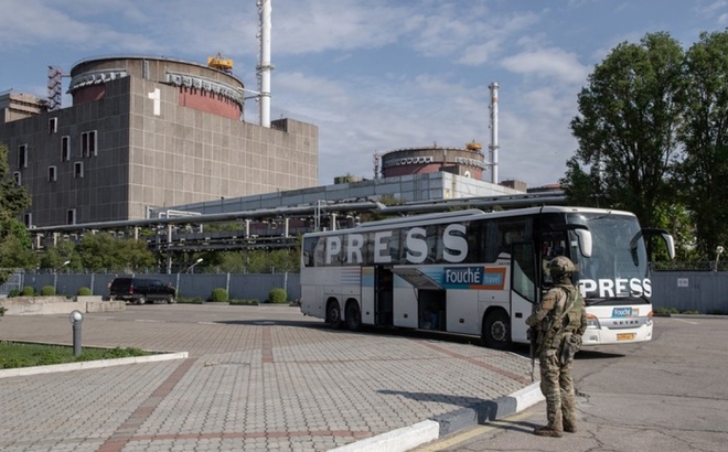 Binh sỹ Nga canh gác tại khu vực Nhà máy điện hạt nhân Zaporizhzhia, ở Energodar, Vùng Zaporizhzhia, ngày 1/5/2022. Ảnh: Sputnik