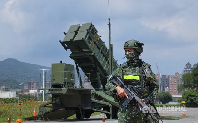 Binh sĩ Đài Loan bảo vệ một khẩu đội tên lửa trong cuộc tập trận Hán Quang (Han Kuang) vào tuần trước - Ảnh: CNA