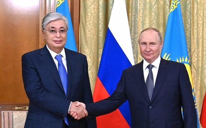 Tổng thống Kazakhstan Tokayev và Tổng thống Nga Putin tại cuộc gặp. Ảnh: Kremlin.ru