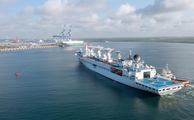 Tàu Viễn Vọng 5 cập cảng Hambantota của Sri Lanka hôm 16-8 Ảnh: Tân Hoa Xã