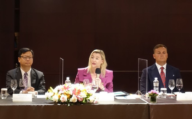 Thứ trưởng Bộ Giao thông và Truyền thông Litva Agnė Vaiciukevičiūtė (thứ 2 bên trái) trong chuyến thăm Đài Loan hồi đầu tháng 8/2022. Ảnh: moea.gov.tw