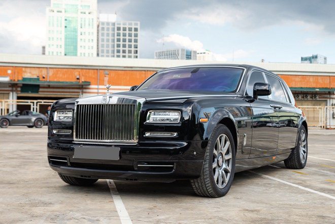 RollsRoyce Ghost 2021 sang chảnh hơn với gói độ của Mansory được mạ vàng   CafeAutoVn