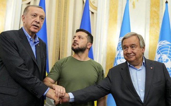 Tổng thống Thổ Nhĩ Kỳ Recep Tayyip Erdogan, Tổng thống Ukraine Volodymyr Zelensky và Tổng thư ký Liên Hợp Quốc Antonio Guterres. Ảnh: AP