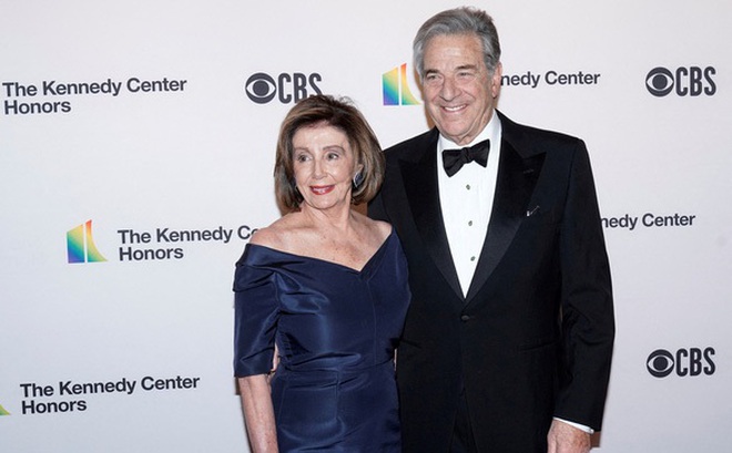Ông Paul Pelosi và người vợ quyền lực Nancy Pelosi trong một sự kiện năm 2019 - Ảnh: REUTERS