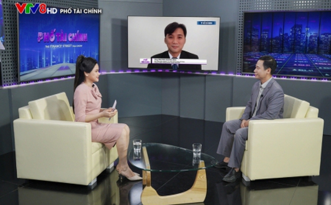 Các chuyên gia trao đổi tại Talk show Phố Tài chính. Ảnh PTC.