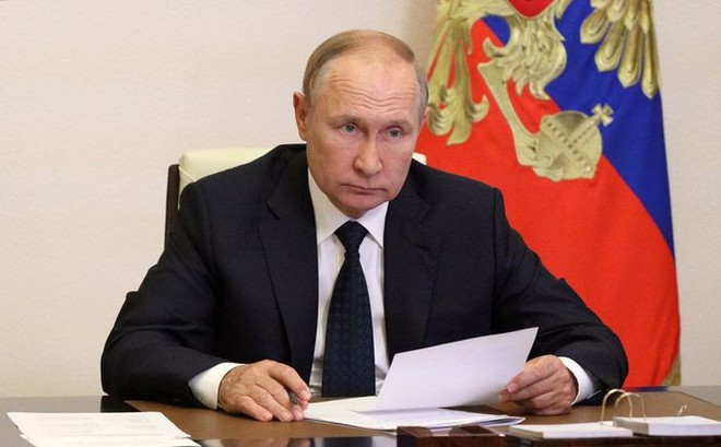 Tổng thống Vladimir Putin tham dự một cuộc họp ở Moscow ngày 24-8. Ảnh: Reuters