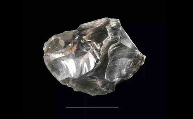 Hơn 300 tinh thể đá trong suốt được tìm thấy ở Anh