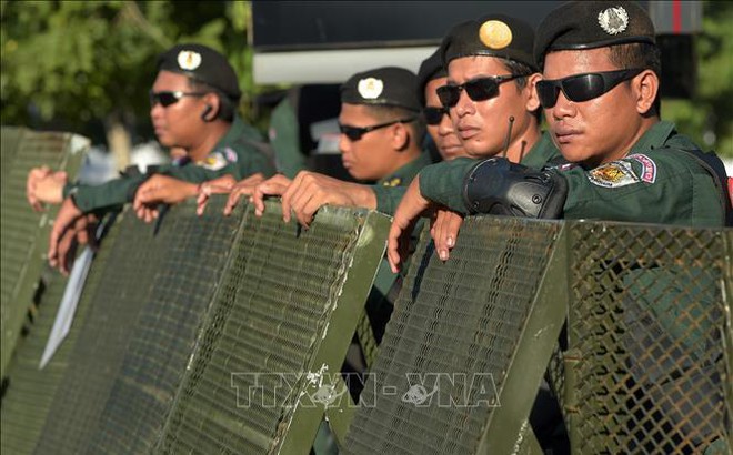 Cảnh sát Campuchia gác tại thủ đô Phnom Penh. Ảnh tư liệu: AFP/TTXVN