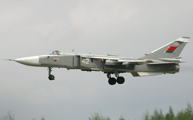Cường kích Su-24M của không quân Belarus - Ảnh: AFP