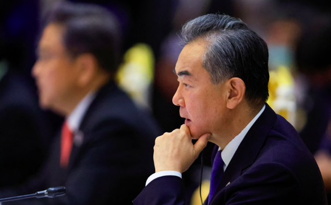 Ngoại trưởng Trung Quốc Vương Nghị dự hội nghị ASEAN+3 tại Campuchia ngày 4/8. (Ảnh: Reuters)