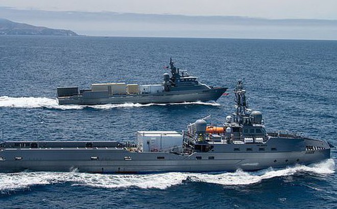 Hai tàu mặt nước không người lái Range và Nomad ở quần đảo Channel, ngoài khơi bờ biển Pháp. Ảnh: Hải quân Mỹ