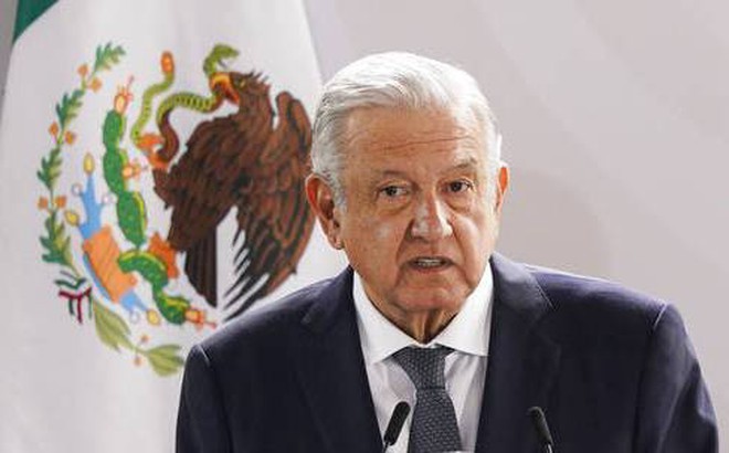 Tổng thống Mexico Andres Manuel Lopez Obrador phát biểu tại một sự kiện ở quảng trường Zocalo tháng 8/2021. Ảnh: AP