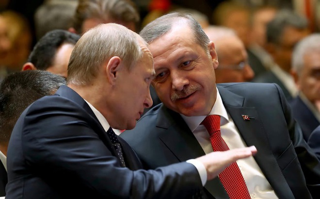 Tổng thống Thổ Nhĩ Kỳ Recep Tayyip Erdogan (phải) và Tổng thống Nga Vladimir Putin