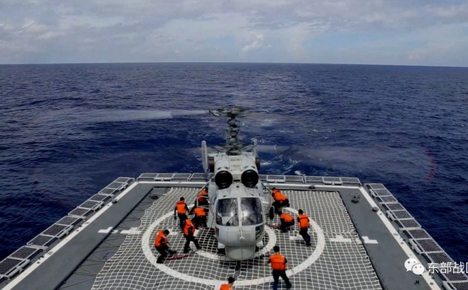 Trực thăng của Hải quân Trung Quốc tham gia tập trận quân sự ở vùng biển quanh Đài Loan ngày 8/8/2022. Ảnh: Reuters
