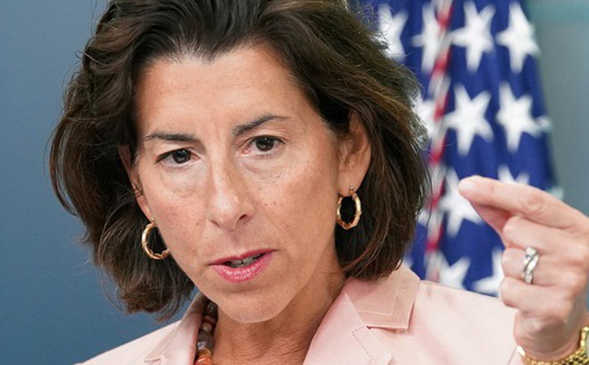 Bộ trưởng Thương mại Mỹ Gina Raimondo. Ảnh: Reuters